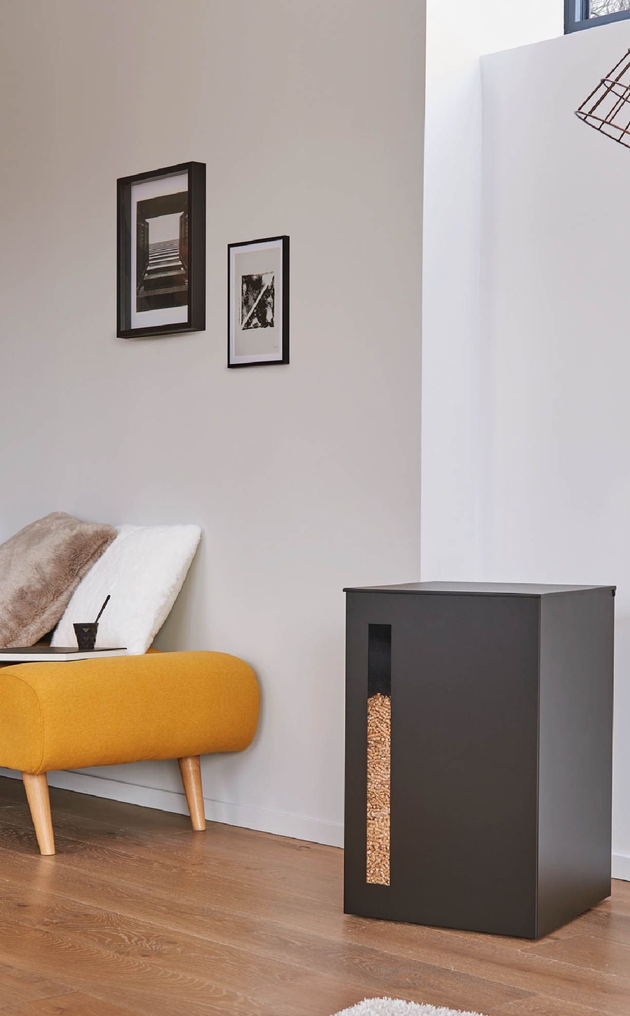 Réserve à granulés TITAN - Acier Noir Givré - Idéal pour 3 sacs de granulés de 15kg